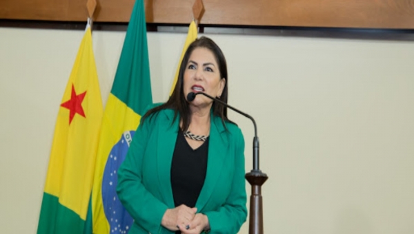 Antonia Sales reclama de atraso na obra do aeródromo de Marechal Thaumaturgo